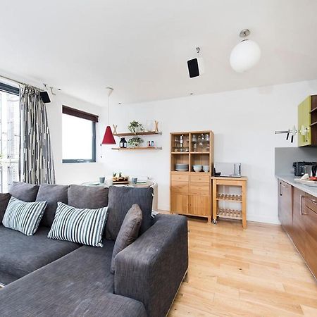 Stylish 2 Bedroom Flat With Balcony In London Exterior photo