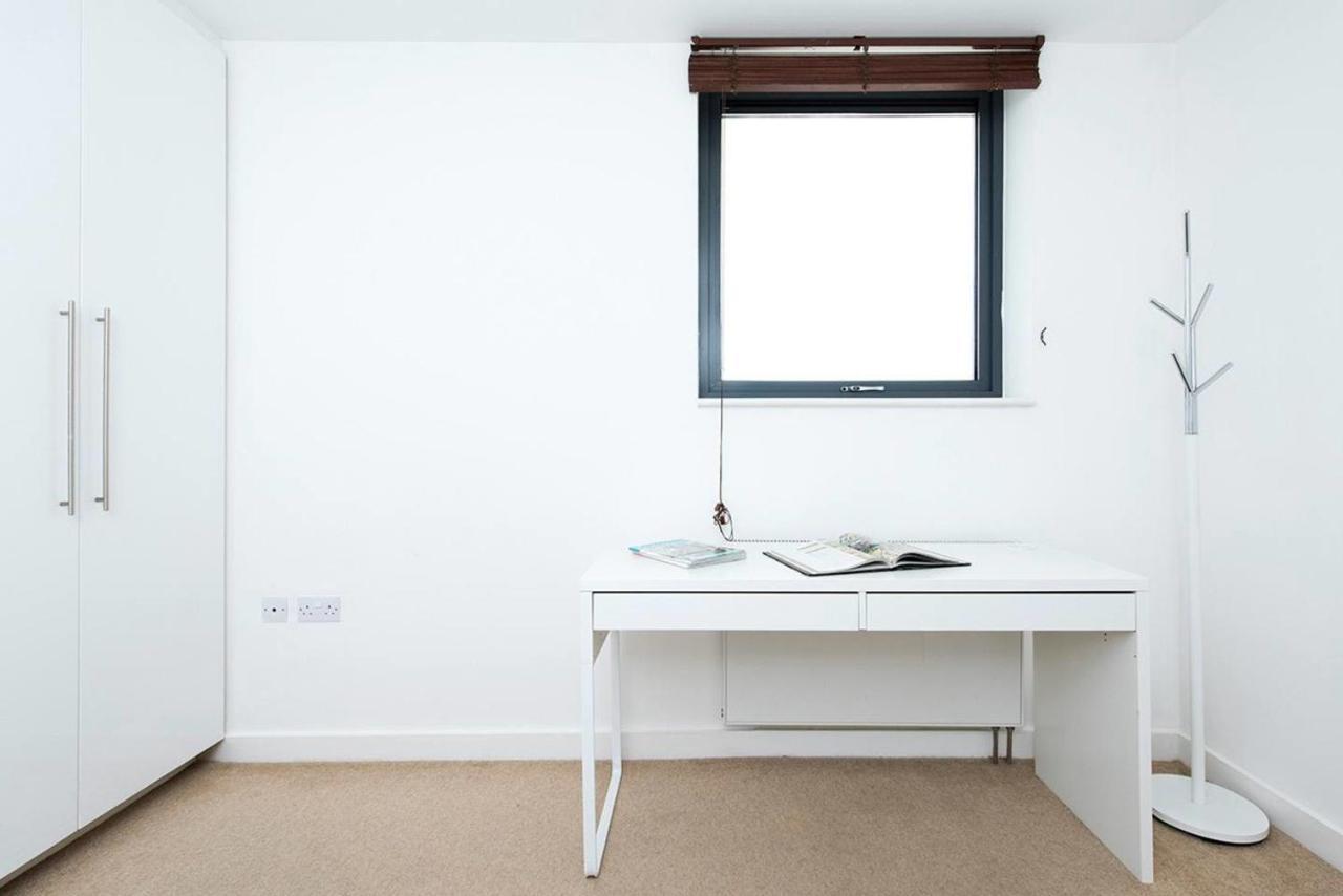 Stylish 2 Bedroom Flat With Balcony In London Exterior photo