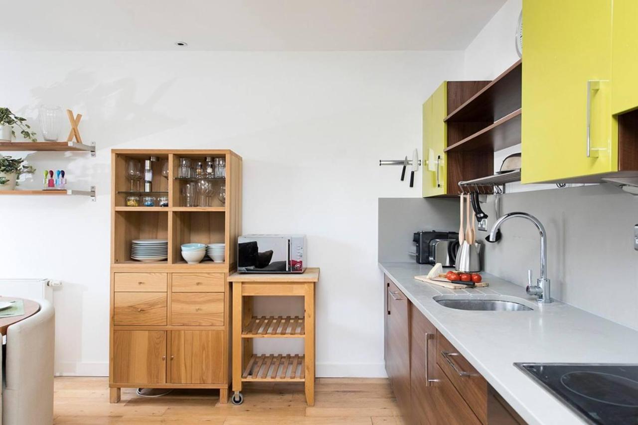 Stylish 2 Bedroom Flat With Balcony In London Exterior photo